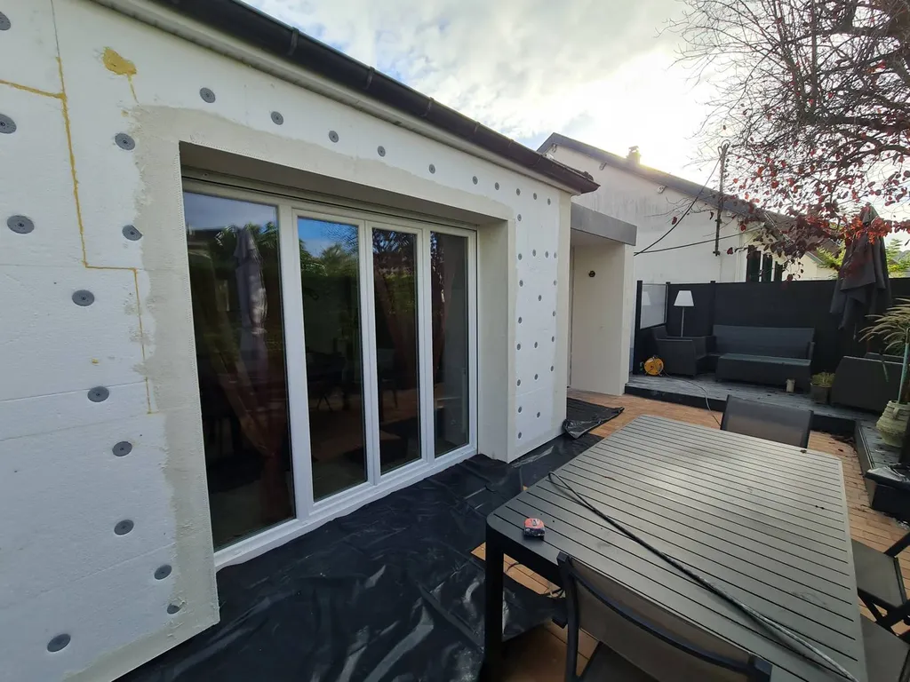 Isolation de façade de maison avec ravalement en crépis, à Rouen 76000