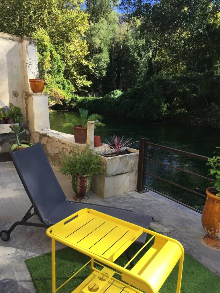 Aménagement de terrasses en béton à L'Isle sur la Sorgue