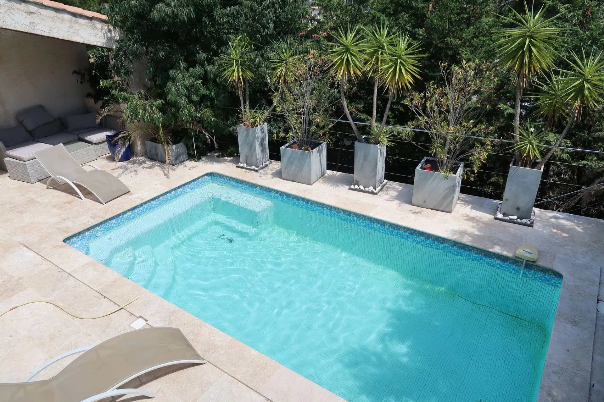 Maison T6 Cassis proximité centre avec piscine et parkings 