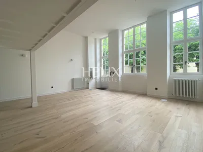 A vendre maison 204,10 M2  jardin et terrasse à Saint-Germain-en-Laye , RER A 10 mn.