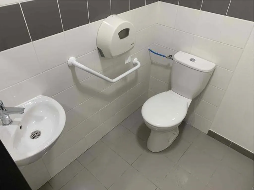 Réhabilitation sanitaire PMR et mise en conformité accessibilité des installations pour usage professionnel à Montpellier