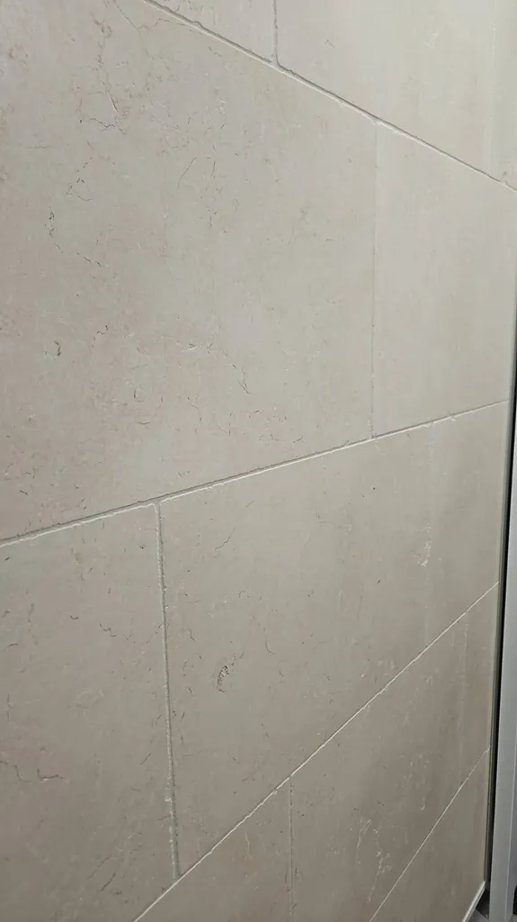 DALLAGES INTERIEURS EN PIERRE NATURELLE DE GALALA TUMBLED - PIERRE DE CHAMBORD - PIERRE GALICIA