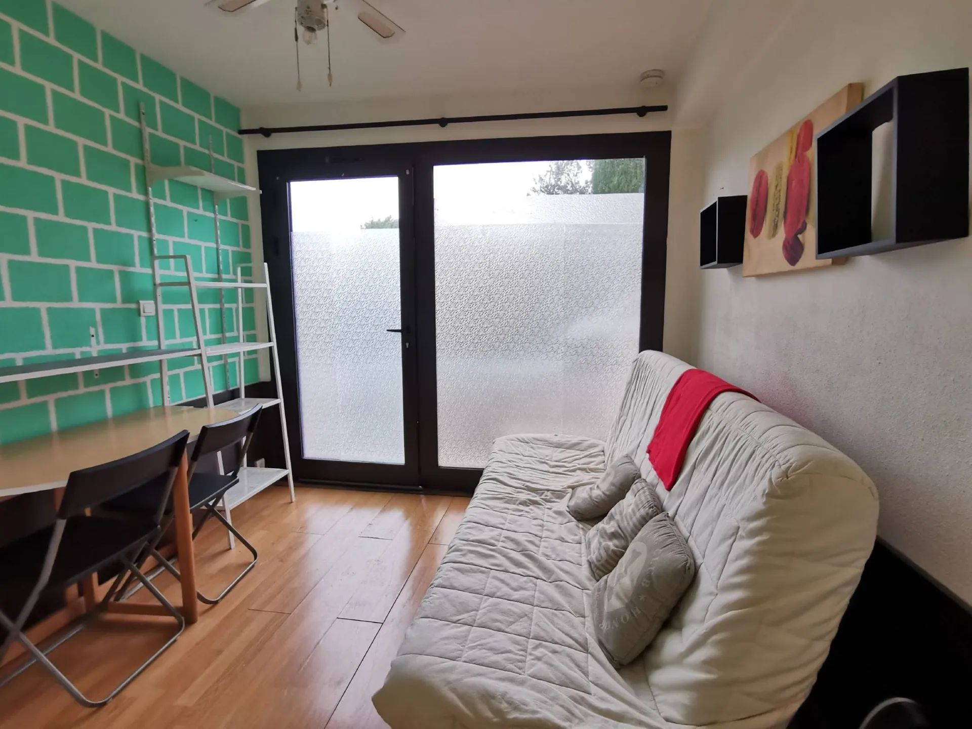 Vente studette Cassis en rez-de-chaussée dans une résidence sécurisée derrière le port