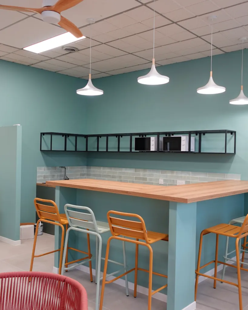 Aménagement et décoration d’une salle de repos dans un établissement public à Bordeaux par l'Atelier D., architecte d'intérieur à Bordeaux