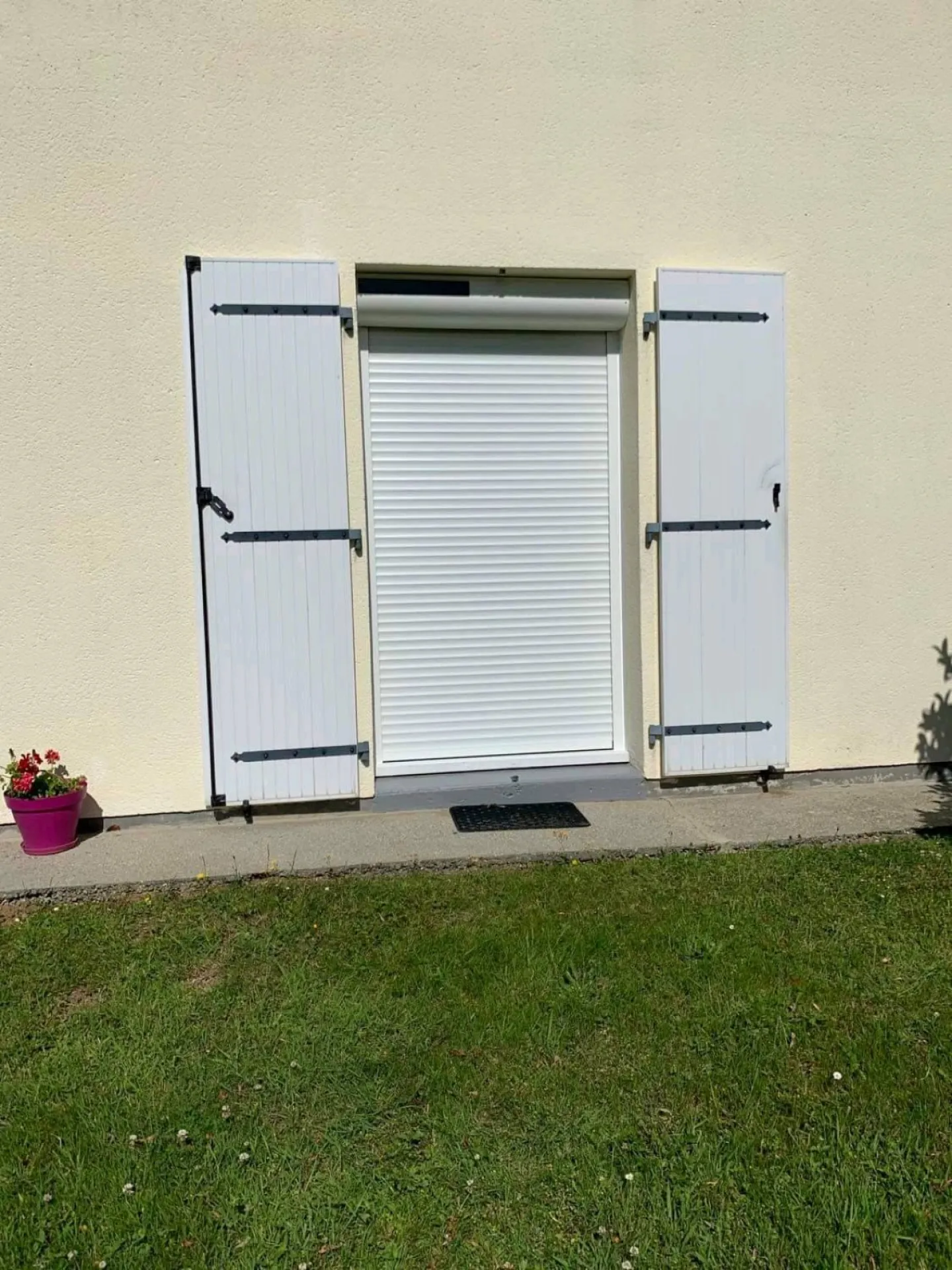 Vente et pose de volets roulants solaires électriques avec moteur SOMFY en aluminium secteur Le Havre (76) proche Ville Haute