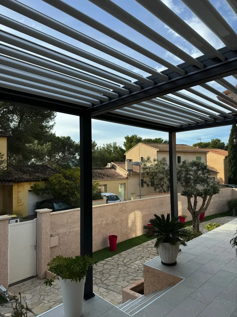 Pergola bioclimatique en aluminium sur Istres 