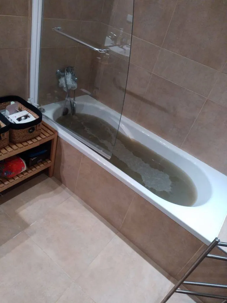 Refoulement d'eaux usées dans une baignoire à Mérindol