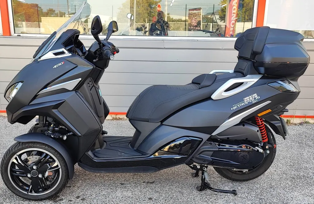 PEUGEOT METROPOLIS SW du 11/2022 avec 2000 km.