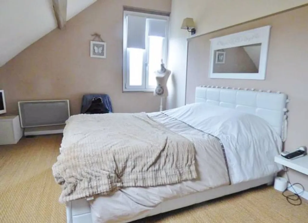 A acheter charmante maison rénovée avec goût de 75m² sur un terrain de 250m² avec terrasse et garage sur la commune de SAINT PIERRE LES ELBEUF 76320