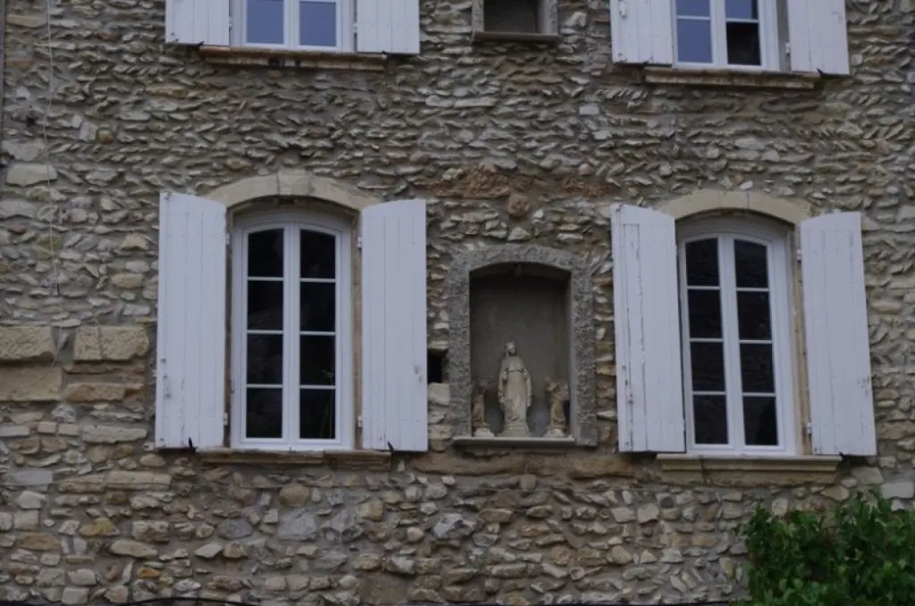 Pose de menuiseries  PVC sur mesure avec certification CEKAL et CSTB