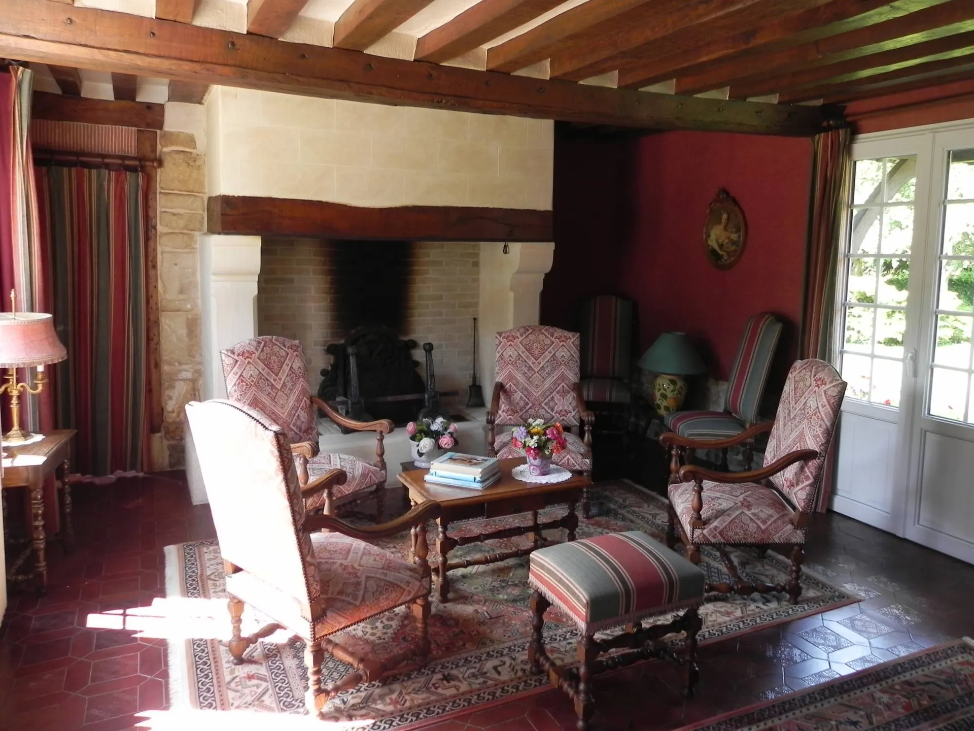 A acquérir propriété avec cheminée proche Pont-L'Evêque 14130