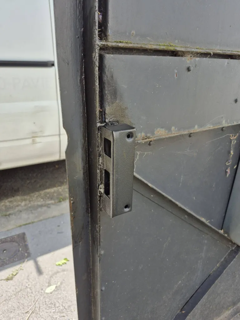 Préserver et optimiser : un portail métallique restauré avec soin à Bordeaux !