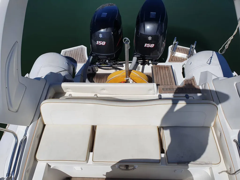 Bateau d'occasion semi-rigide 2 moteurs Bandol 83150
