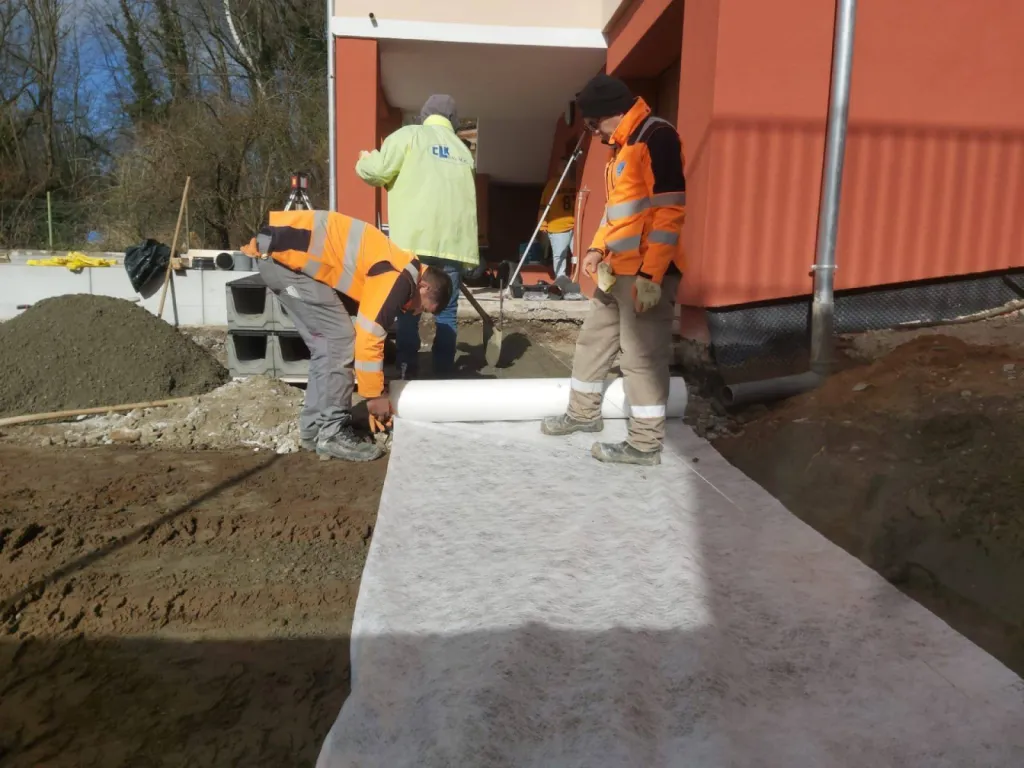 Comment installer un caniveau grille à Strasbourg CLK