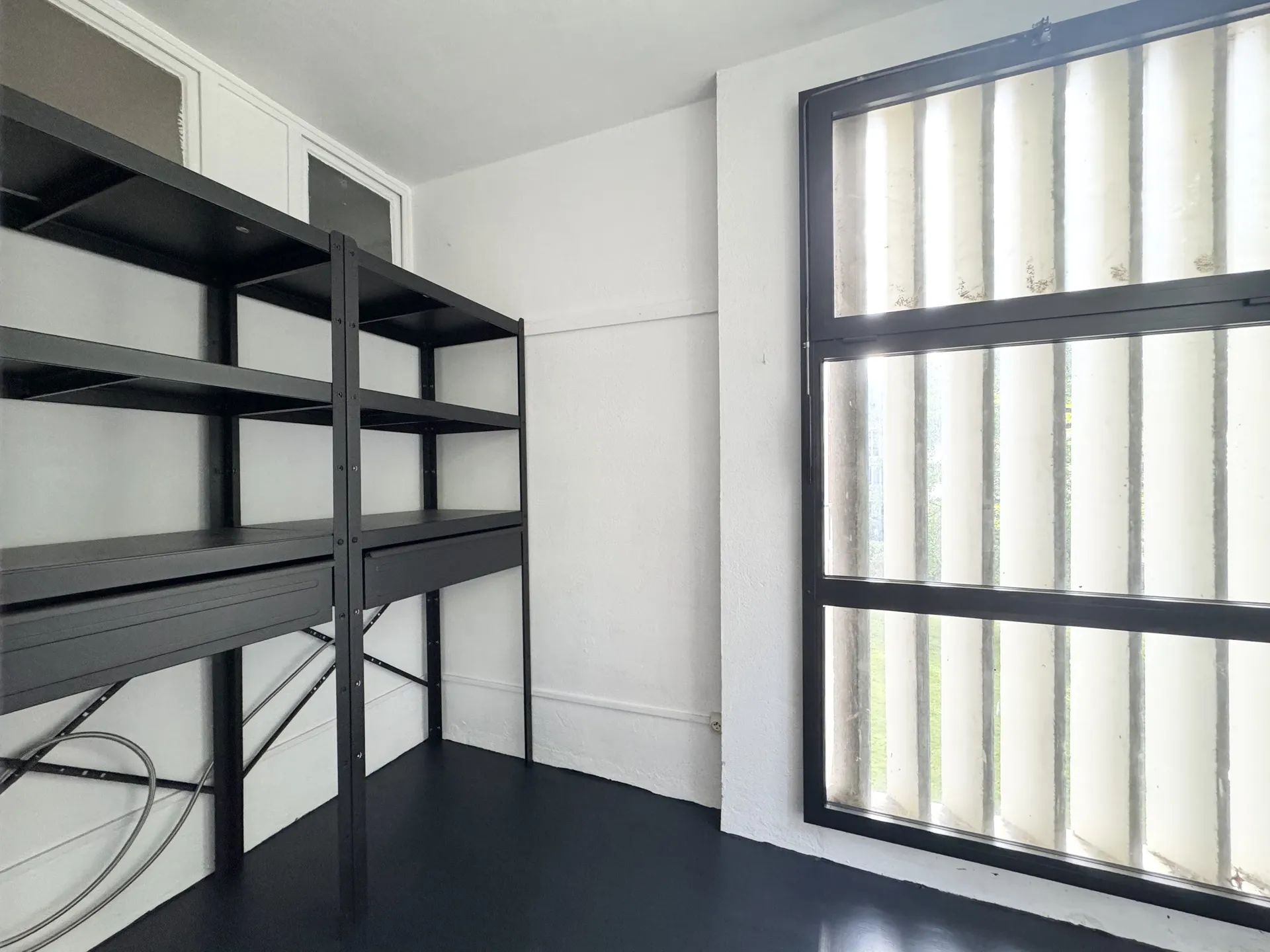 A vendre appartement ensoleillé avec balcon de 87,53 M² à Saint Germain en Laye, il se situe au 1er étage avec ascenseur, une triple exposition, le calme absolu,