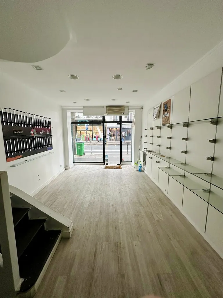 Location - Boutique 57 m², Alésia, Rue d'Alésia 75014 PARIS