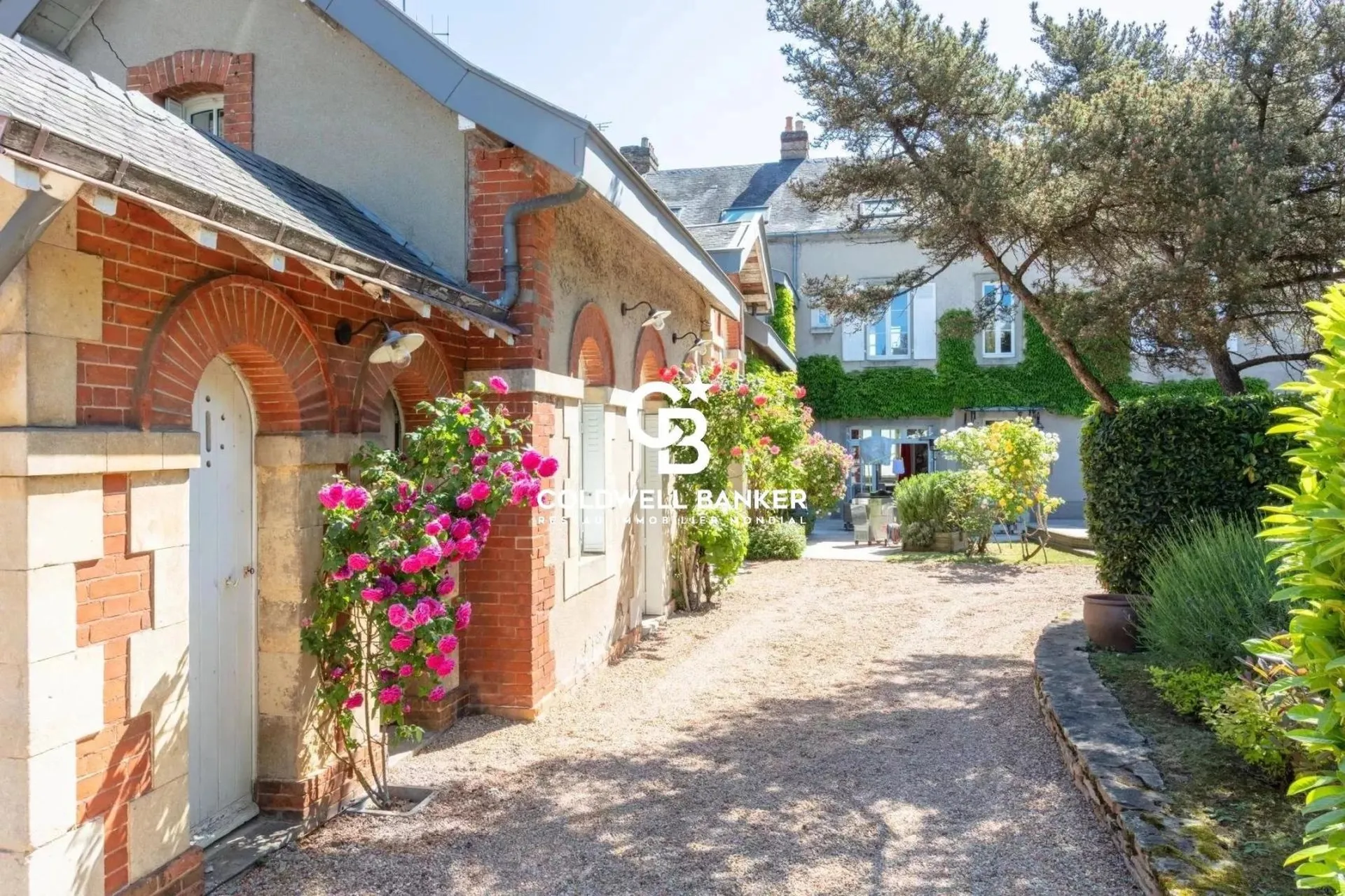 Maison de Maitre du XIXème Siècle, hôtel particulier avec grand jardin au Mans