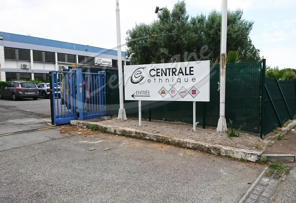 Panneaux publicitaires pour la société Centrale Ethnique à Vitrolles.