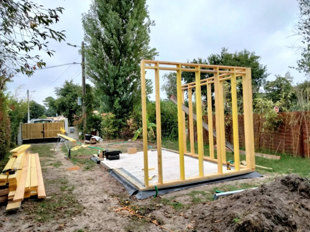 Début de la construction d'une extention bois sur le bassin d'Arcacho