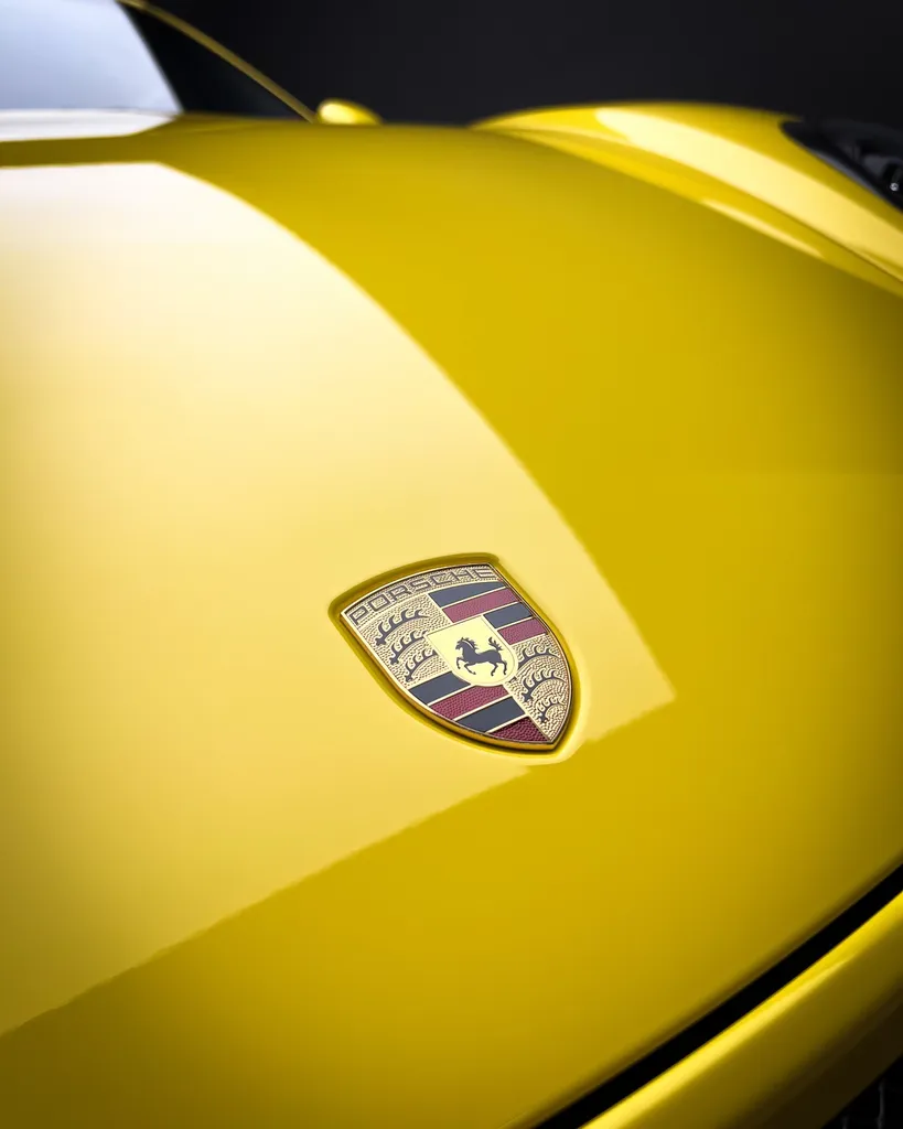 Entretien intérieur d’une Porsche Cayman GT4 par DSP Service à Le Mans