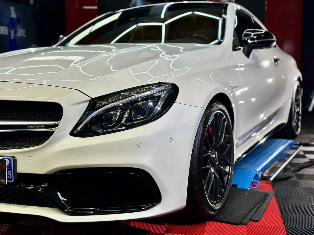 polissage Carroserie traitement céramique EMB DETAILING Vaugneray socialiste Mercedes C63 AMG