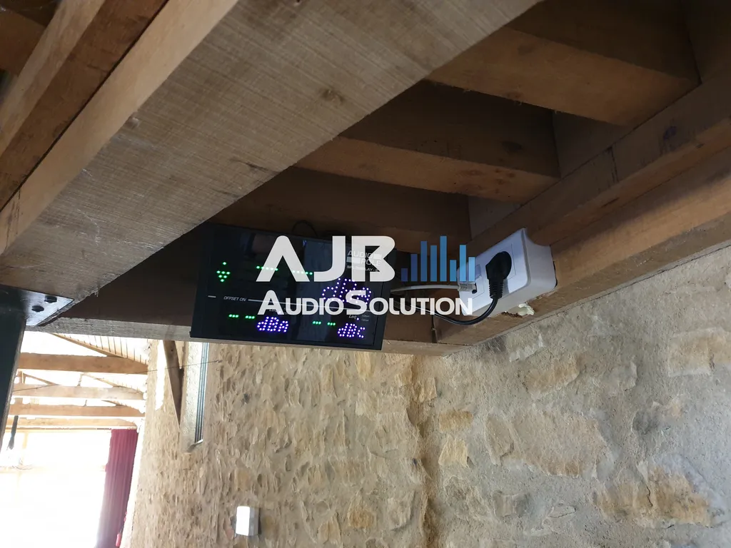 sonorisation salle, système Turbosound, diffusion homogène, zonage audio, potentiomètres DBX, ligne de retard, limiteur SPL ONE Audiopole, norme AFNOR, protection matériel et auditoire, étude acoustique, rack sécurisé ERP, flight case mobile, micros sans 