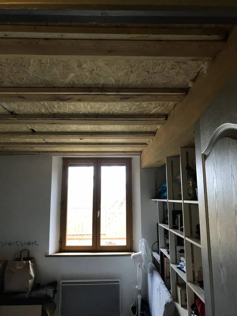Comment recouvrir un plafond en bois brut avec des poutrelles (plancher) dans des chambres ? St Gaudens