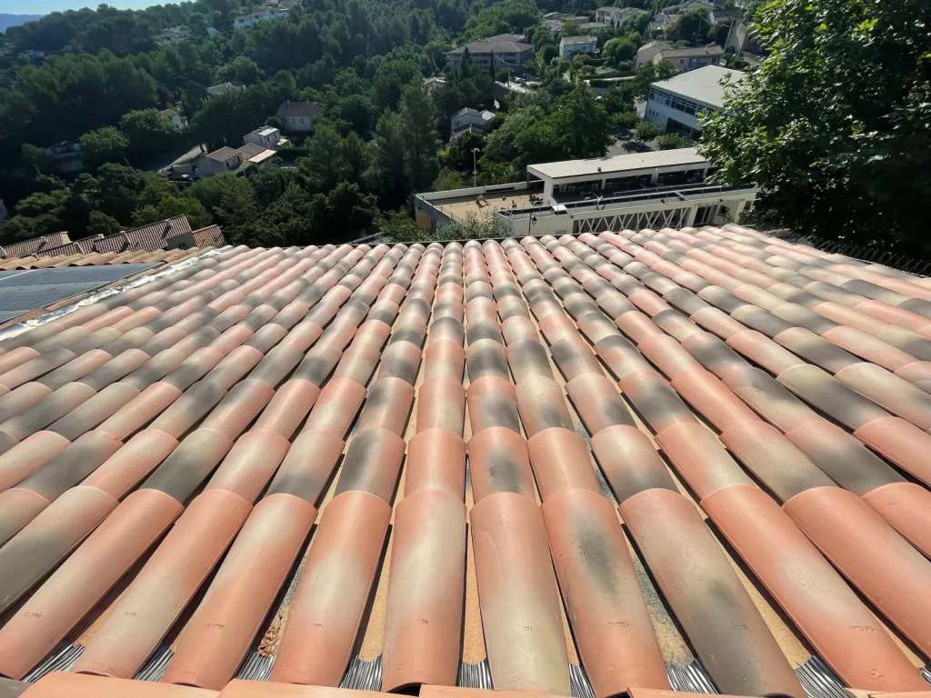 pose de tuiles sur Fuveau 13710