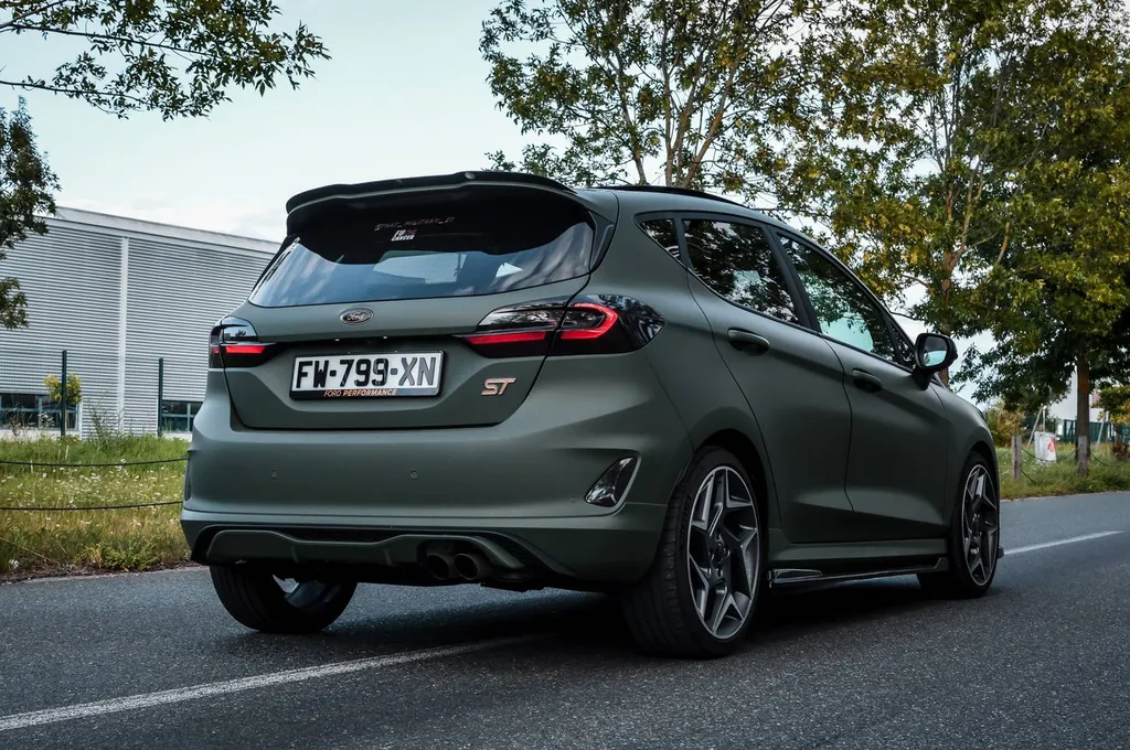 Total covering sur une FORD FIESTA ST à Grenoble en Auvergne-Rhône-Alpes