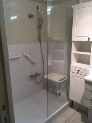 Remplacement baignoire par douche sénior sécurisée à Mèze, Hérault (34)