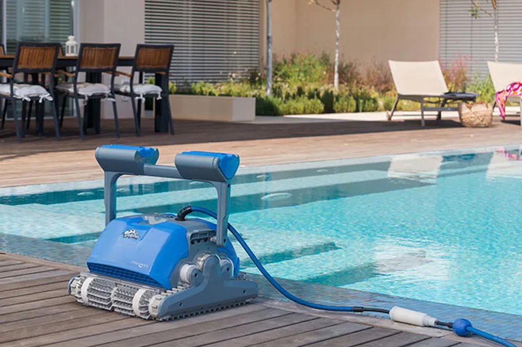 Robot de piscine - Dolphin M400 - Aquarev' Piscines - Banon 04150