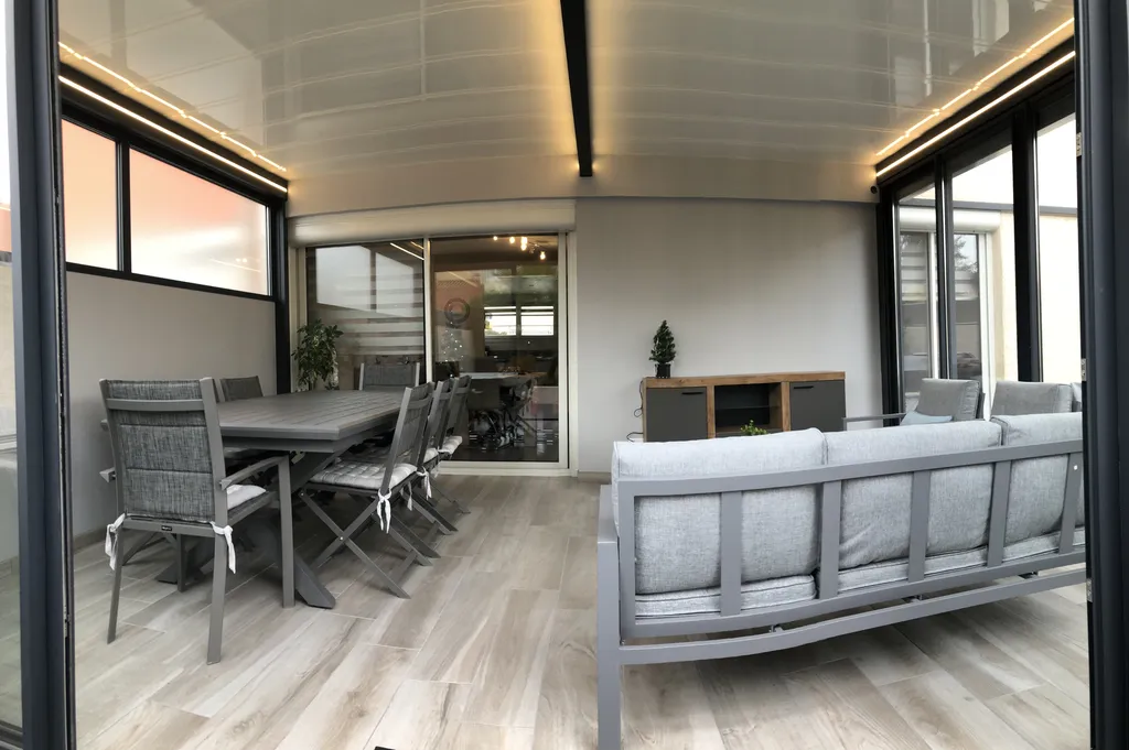 Pergola à toiture rétractable isolée Ciel Ouv'air à Hossegor