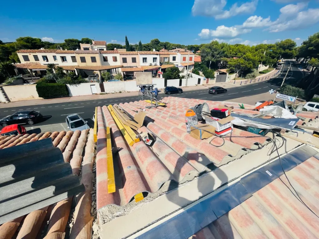 Réfection d’une toiture de maison en P.S.T Canal près de Aix en Provence.