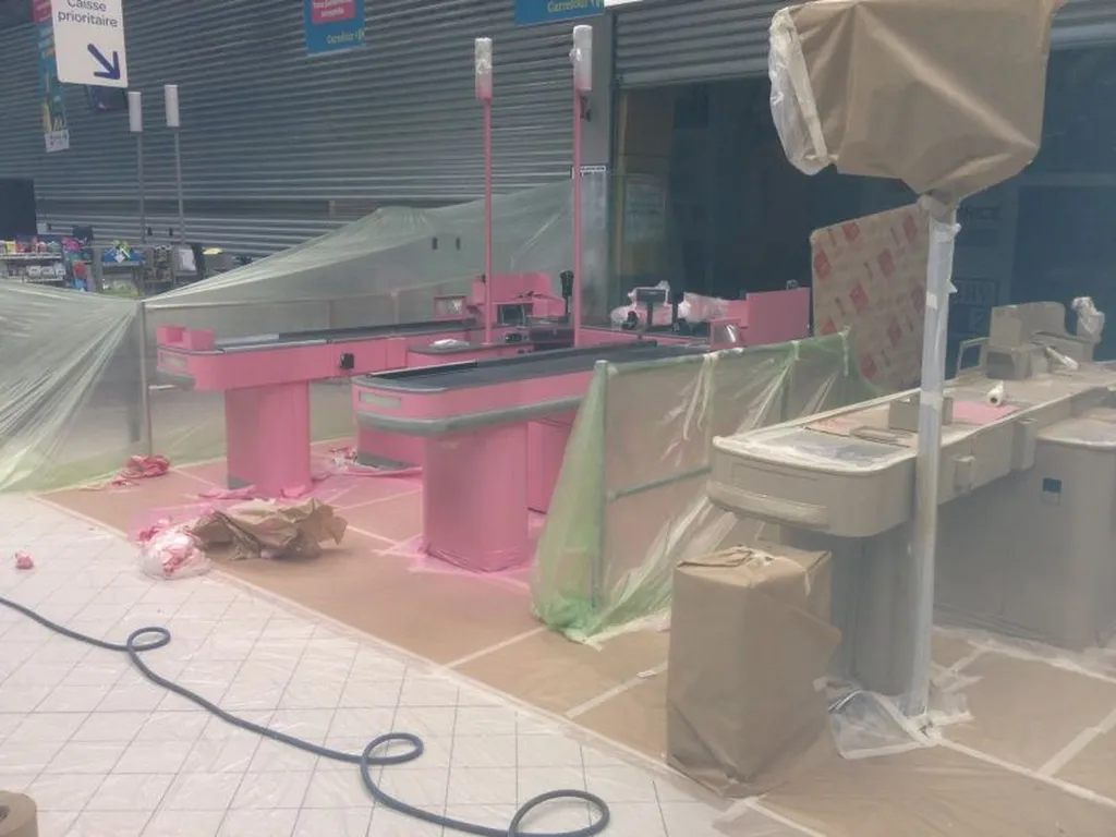 Caisse en cours de démasquage