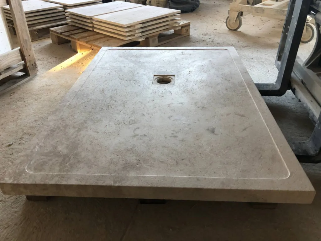 Bac à douche receveur en pierre naturelle de Dordogne Nîmes, Montpellier et Avignon