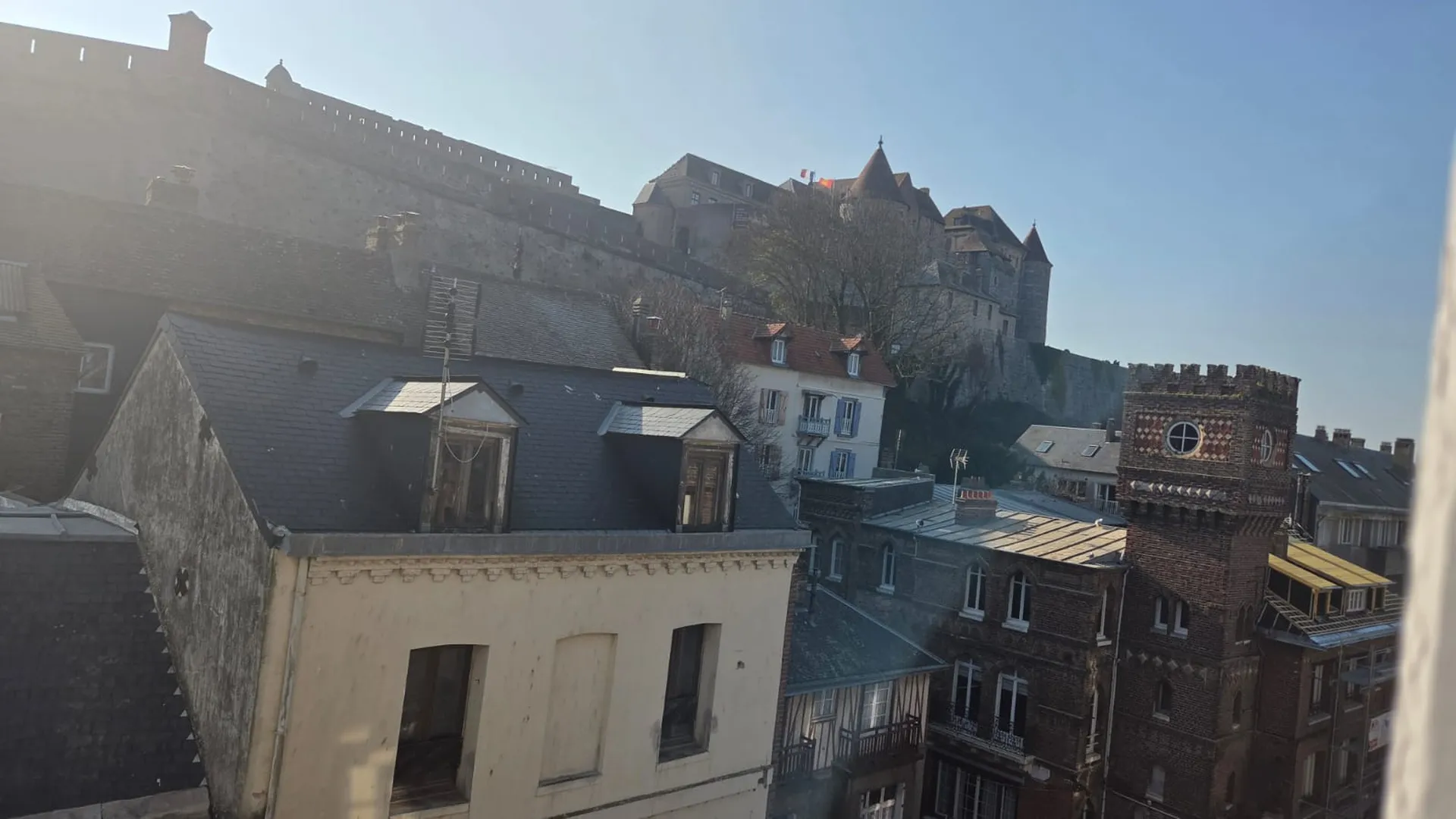 Appartement F3 de 77 m² à proximité immédiate de la plage
