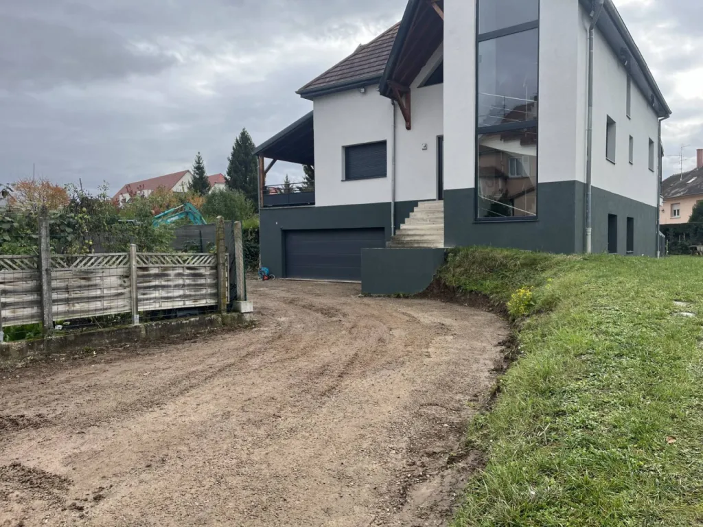 Mise en œuvre d’enrobé pour la voie d’accès d’une maison à Lipsheim 