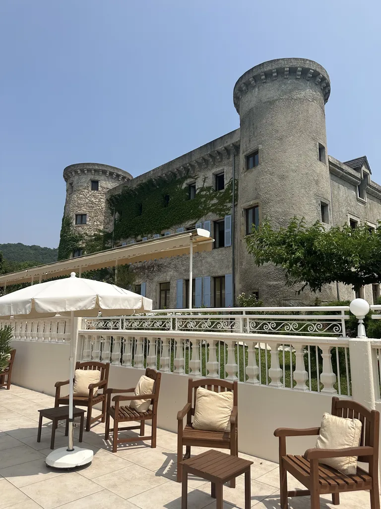 Agencement textile de l’Hôtel Château de Fontager à Serves-sur-Rhône