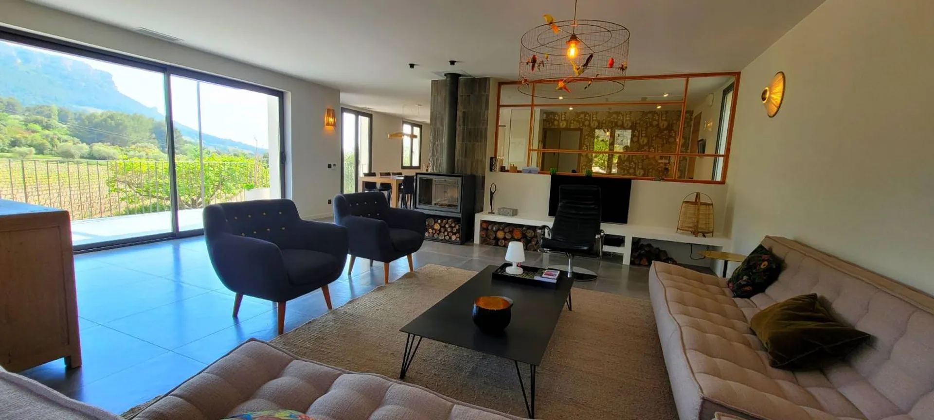 A vendre maison Cassis dans les vignes, entièrement rénovée, très jolie vue dégagée 