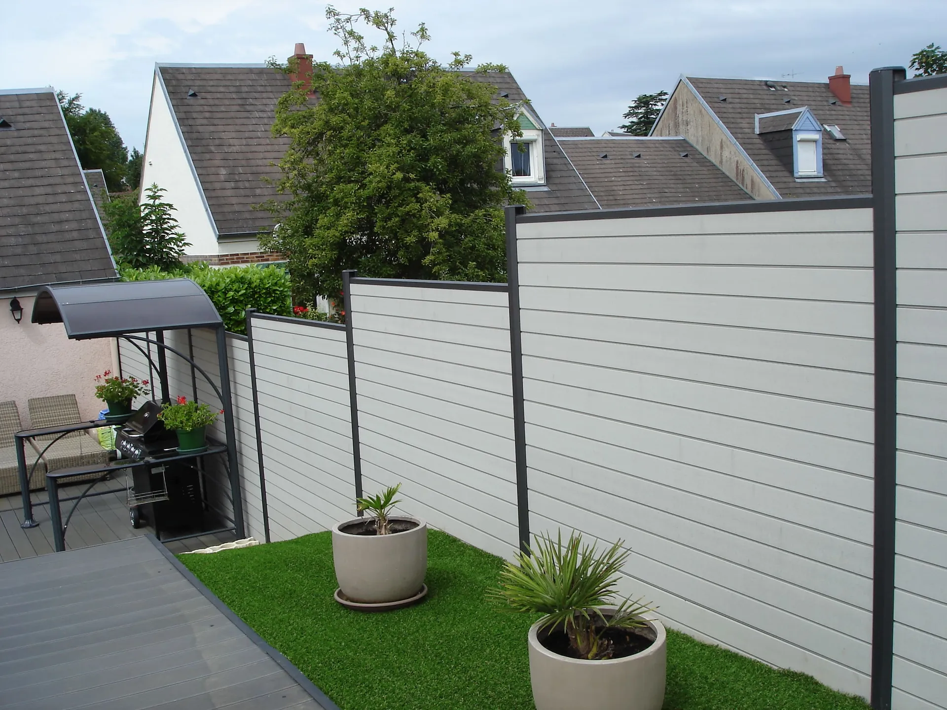 Installation de Clôtures Occultantes et Portail Alu Coordonné, Lames Horizontales Sur-Mesure à Elbeuf en Seine-Maritime 76 et Saint-Aubin-lès-Elbeuf