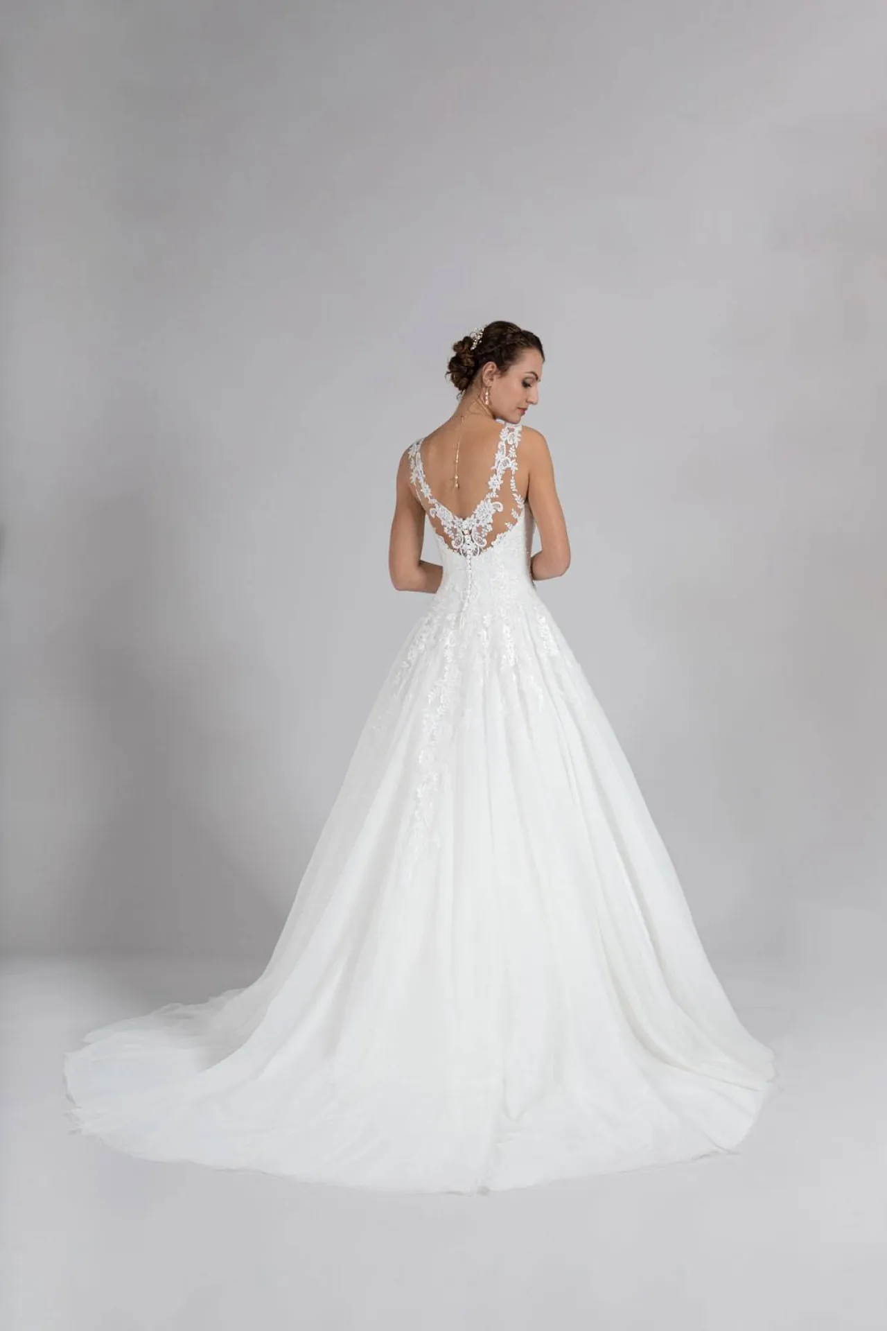 robe de mariée travaillée sur marseille 13007