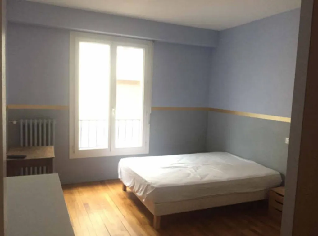 Appartement de type F3 d'environ 71m²~ENTIEREMENT MEUBLE - 970€ charges comprises