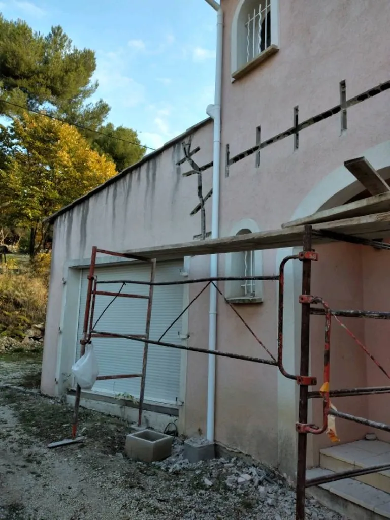 Réparation de fissure sur façade de maison à Marignane
