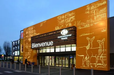 Zone commerciale à Venette (Cultura, Darty, Maison du Monde, etc...)
