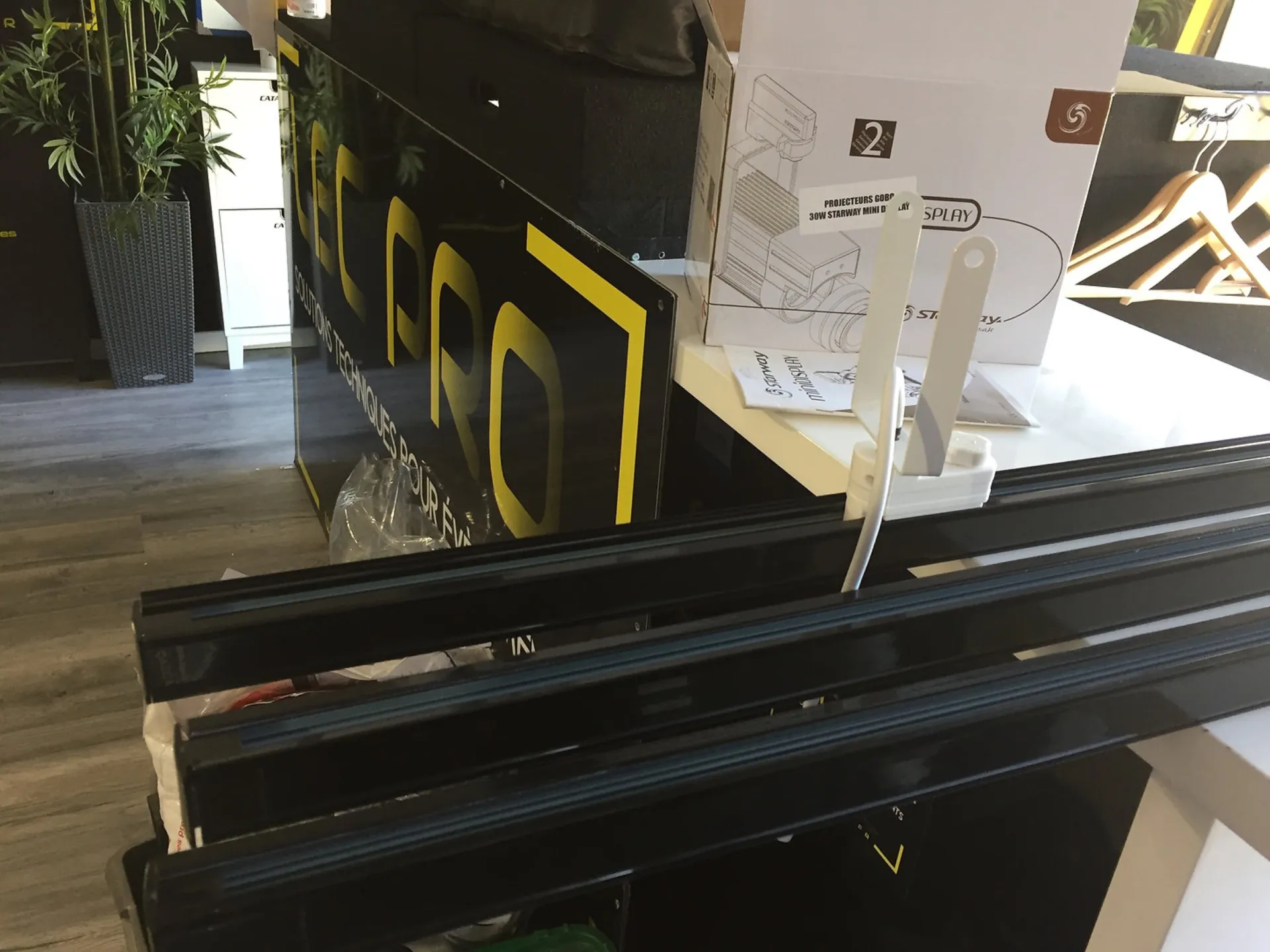 location barre de fixation pour projecteurs gobos à Marseille dans les bouches du Rhône