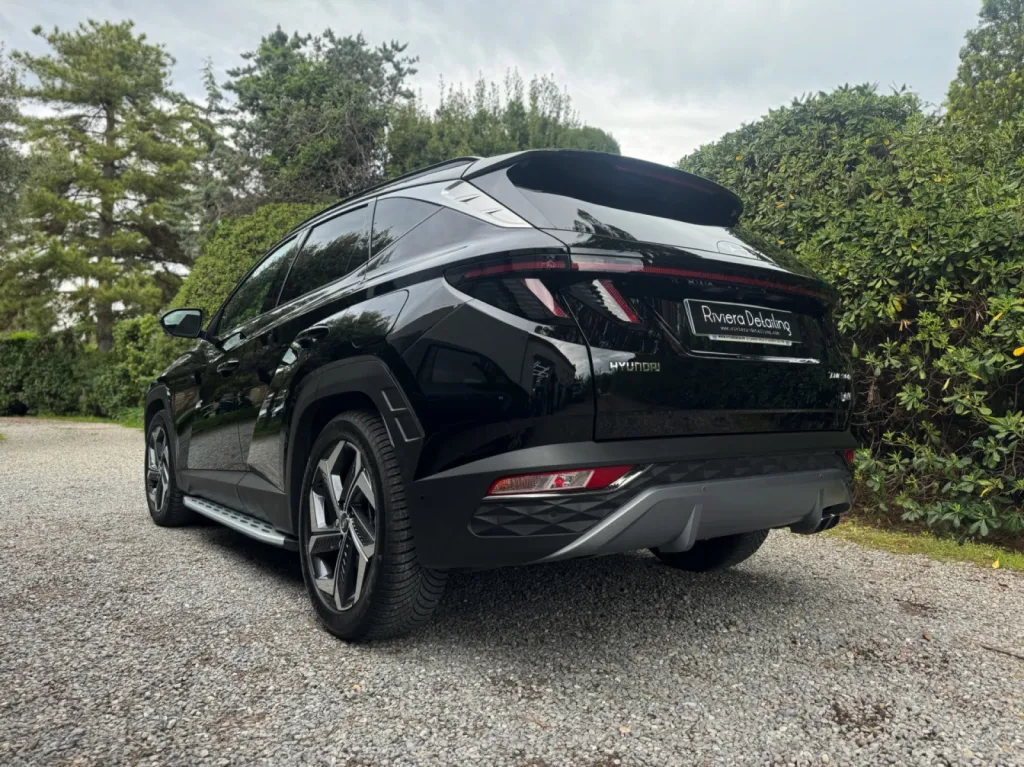 Pose d’un traitement céramique carrosserie Gtechniq à Cannes.