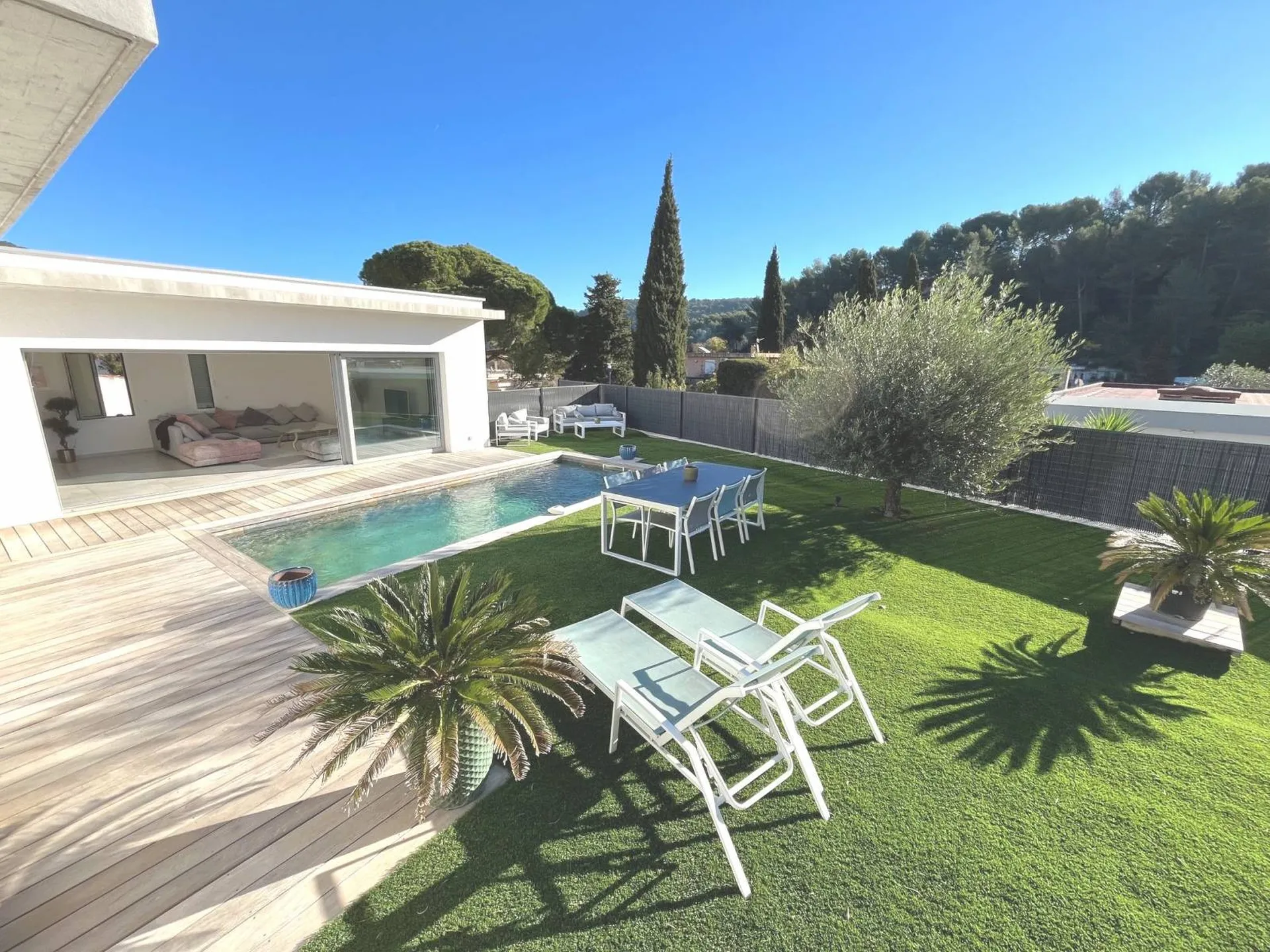 Maison neuve à vendre sur carnoux de pp avec piscine