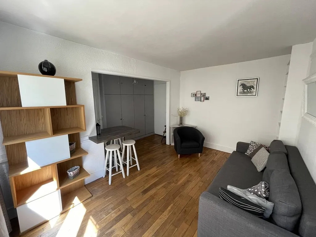 A vendre 2 pièces Metro Monceau Paris 75017