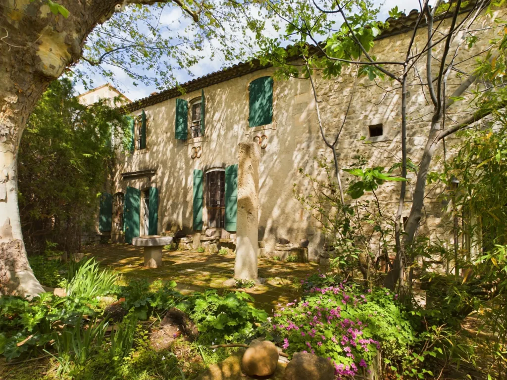 Mas ancien à rénover au coeur de Maussane-les-Alpilles
