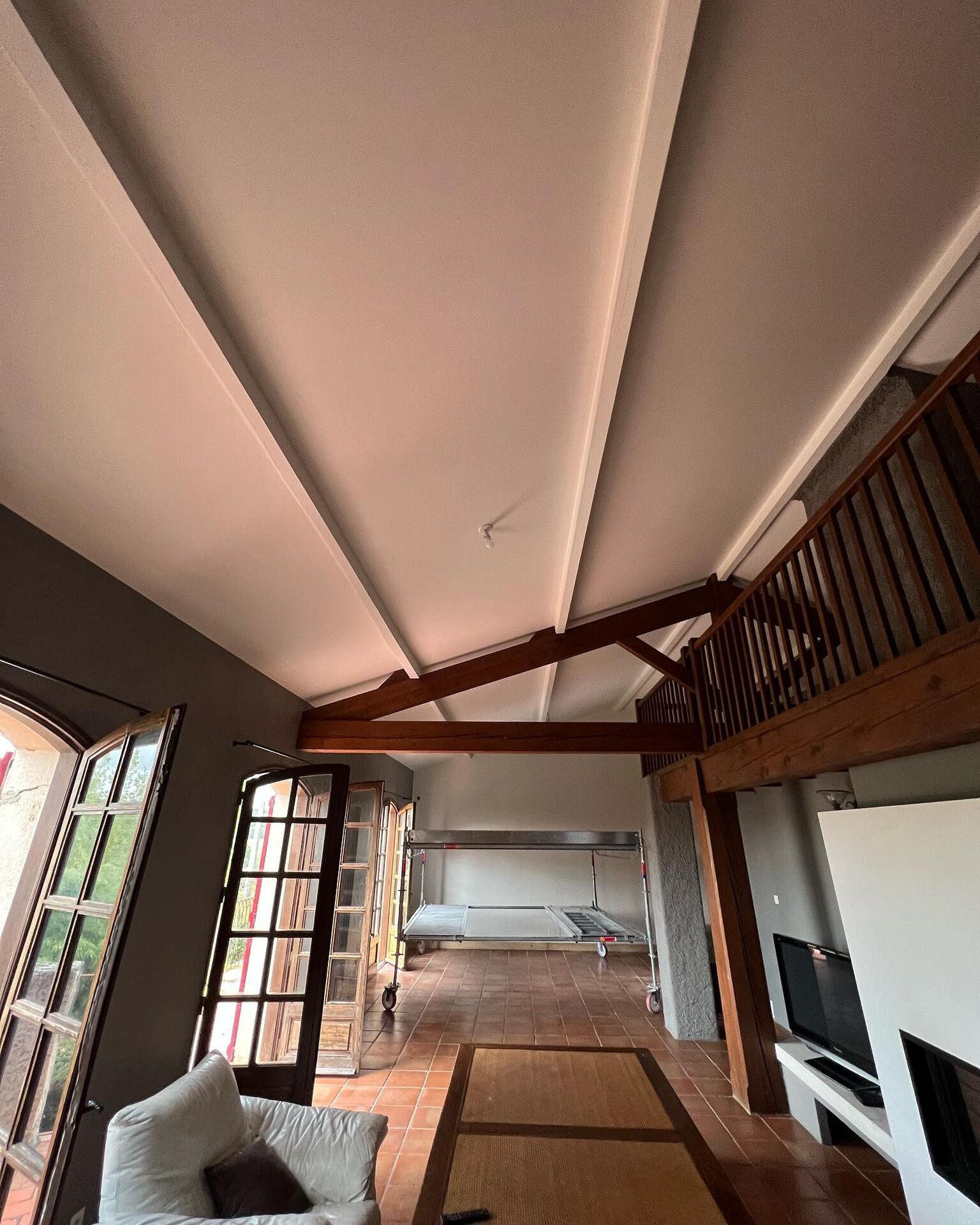 Rénovation soignée & travaux de plâtrerie d’un intérieur à Bretx grâce à l’expertise technique et créative de l’équipe Isoplaq Pro